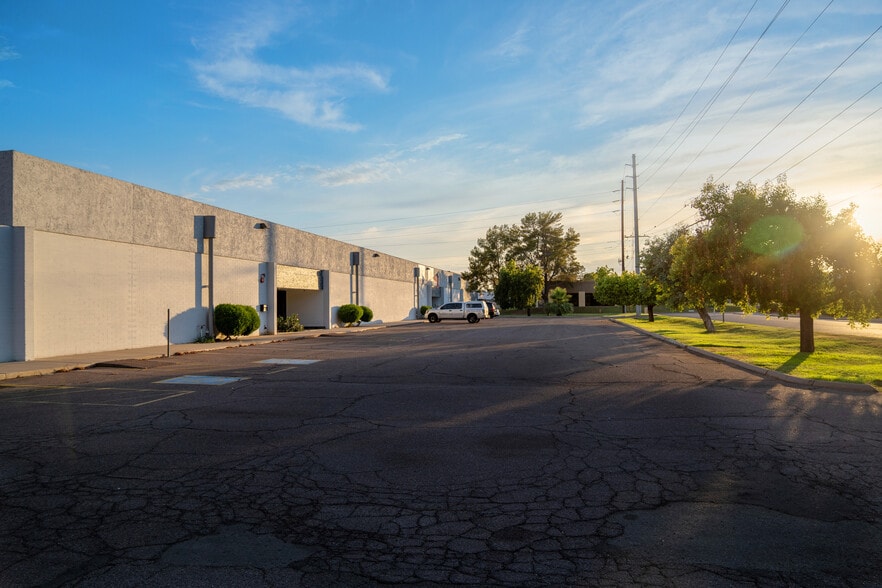 2265 W Desert Cove Ave, Phoenix, AZ for lease - Building Photo - Image 3 of 14