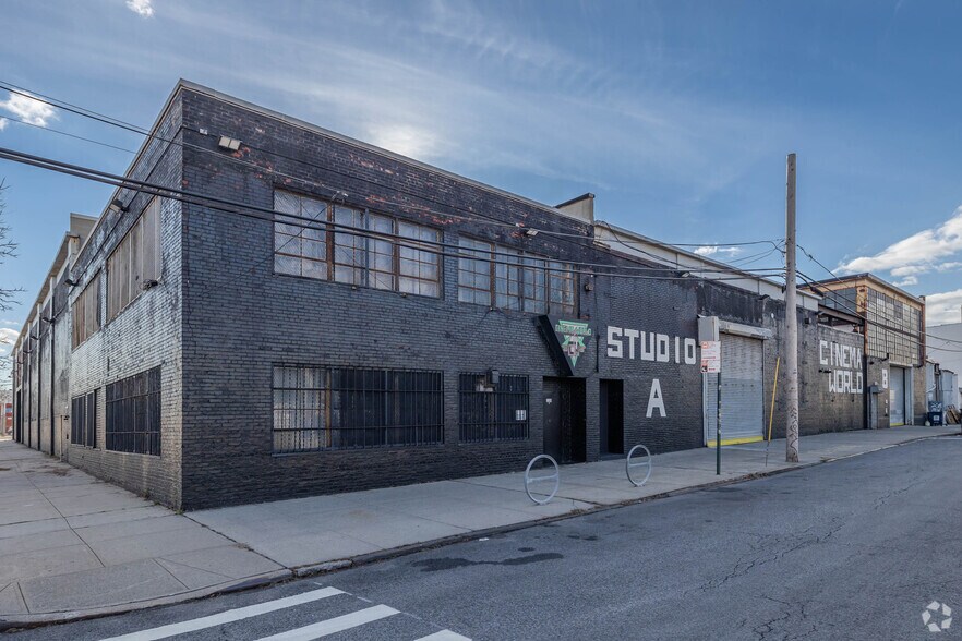 220 Dupont St, Brooklyn, NY à louer - Photo du bâtiment - Image 3 de 7