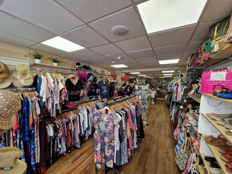16 St. John St, Ashbourne for lease - Interior Photo - Image 2 of 4