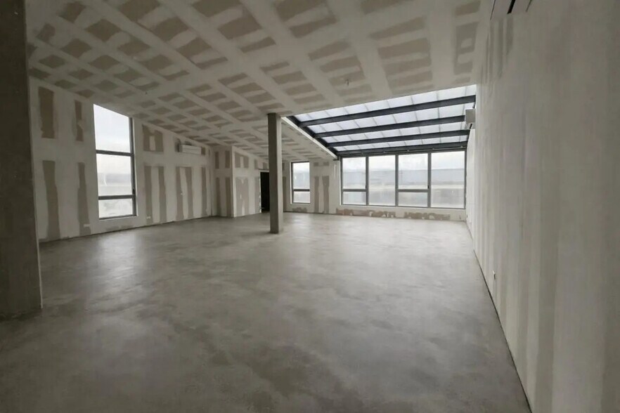 Office in Bordeaux for lease - Interior Photo - Image 1 of 1