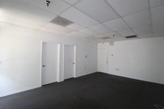7602-7644 15th St E, Sarasota, FL for lease Interior Photo- Image 2 of 8
