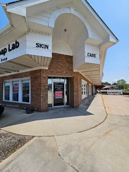 2747-2749 Som Center Rd, Willoughby, OH for lease - Building Photo - Image 2 of 8