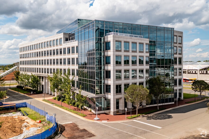 2300 Dulles Station Blvd, Herndon, VA for lease - Building Photo - Image 2 of 4