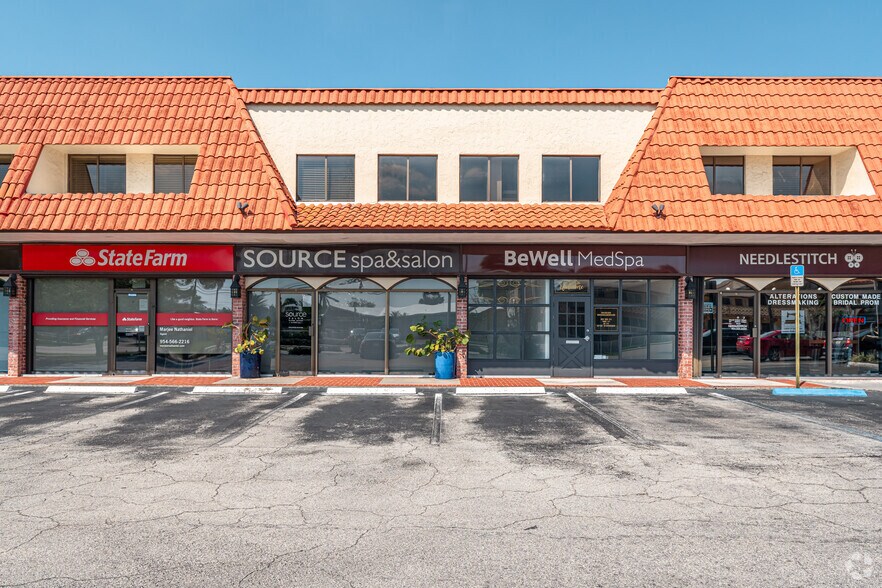 1881 NE 26th St, Wilton Manors, FL à louer - Photo du bâtiment - Image 3 de 12