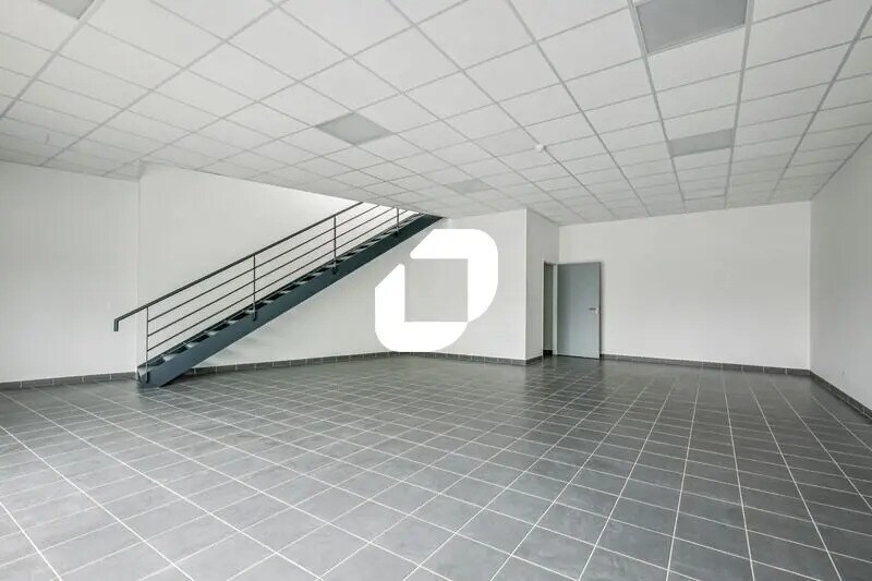 Flex in Stains for lease - Interior Photo - Image 3 of 28