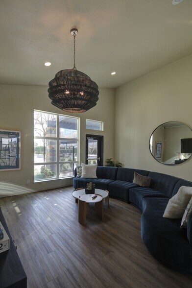 The Mezzo portefeuille de 2 propriétés à vendre sur LoopNet.ca - Photo du bâtiment - Image 3 de 21