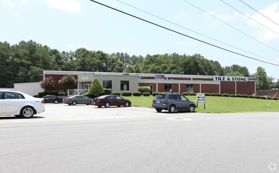 6354 Warren Dr, Norcross, GA à vendre - Photo principale - Image 1 de 35