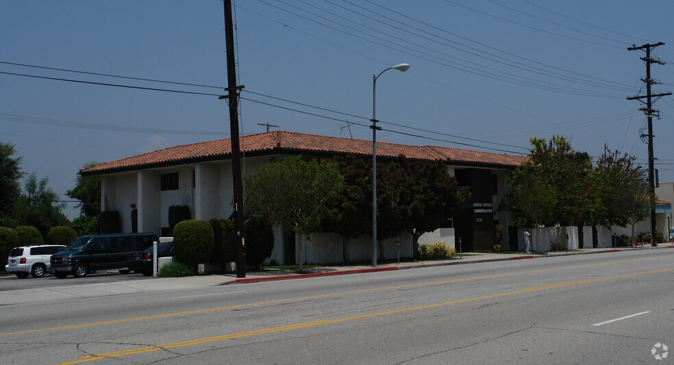 23111 Ventura Blvd, Woodland Hills, CA à louer - Photo du bâtiment - Image 3 de 30