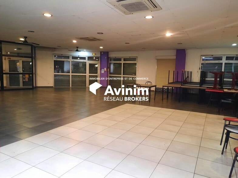 Retail in Gières for lease - Building Photo - Image 3 of 11