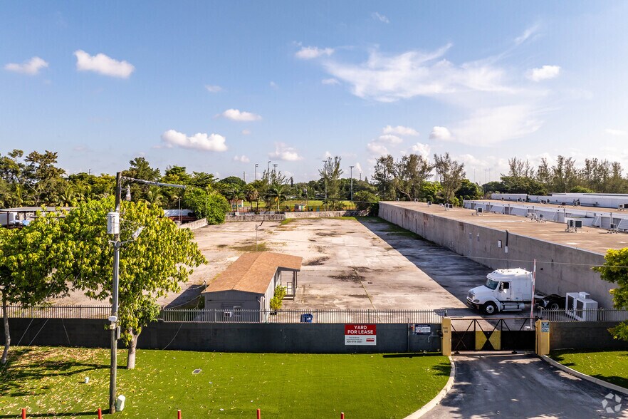 2111 NW 141st St, Opa-locka, FL à louer - Photo du bâtiment - Image 2 de 18