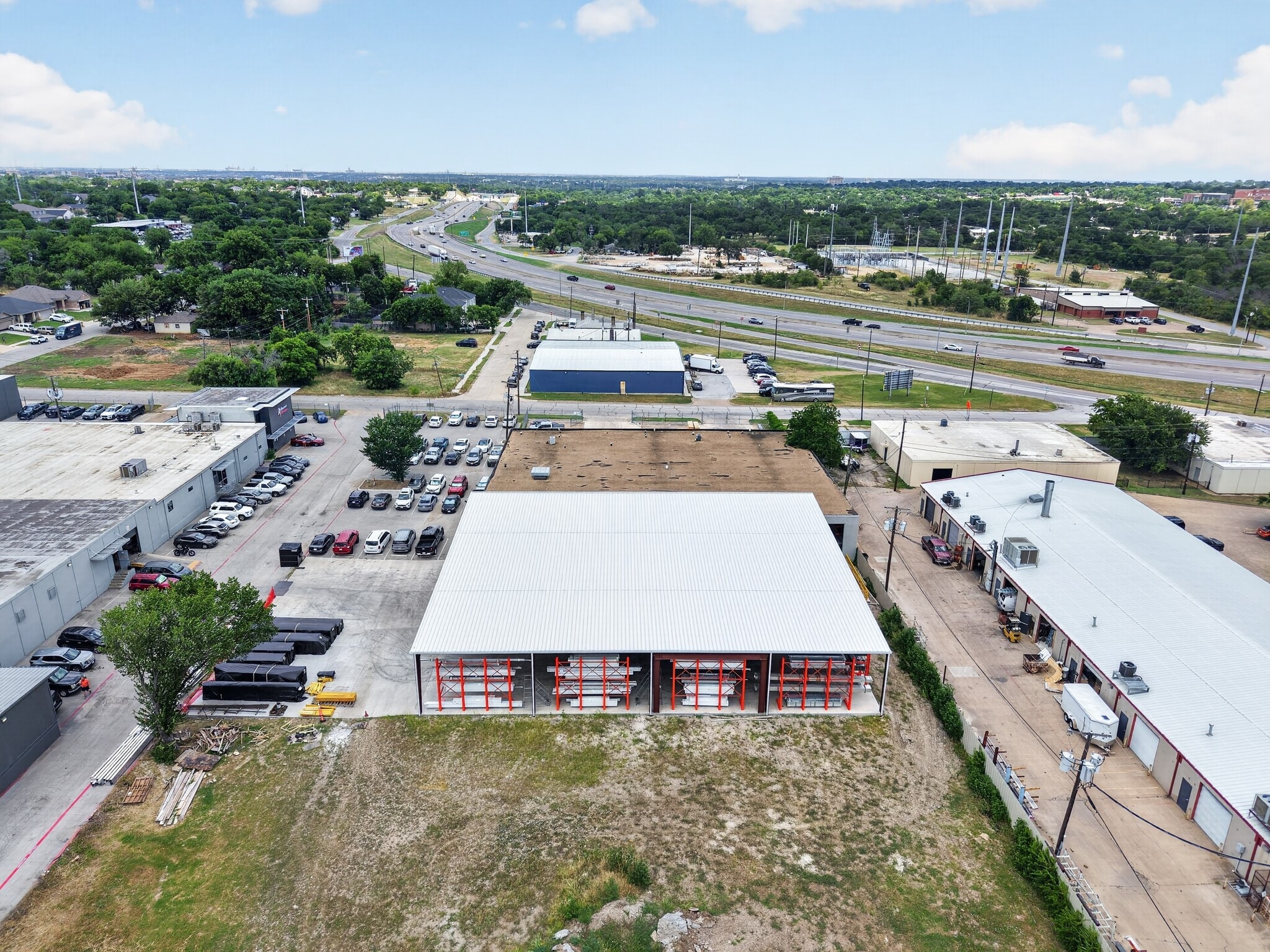 2000 E Richmond Ave, Fort Worth, TX for lease Building Photo- Image 1 of 10