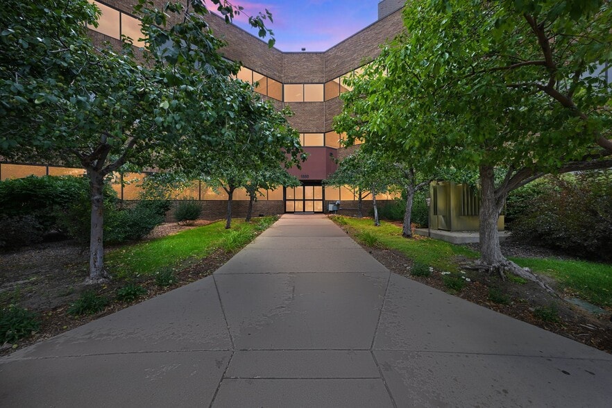 1550 S Potomac St, Aurora, CO for lease - Building Photo - Image 2 of 9