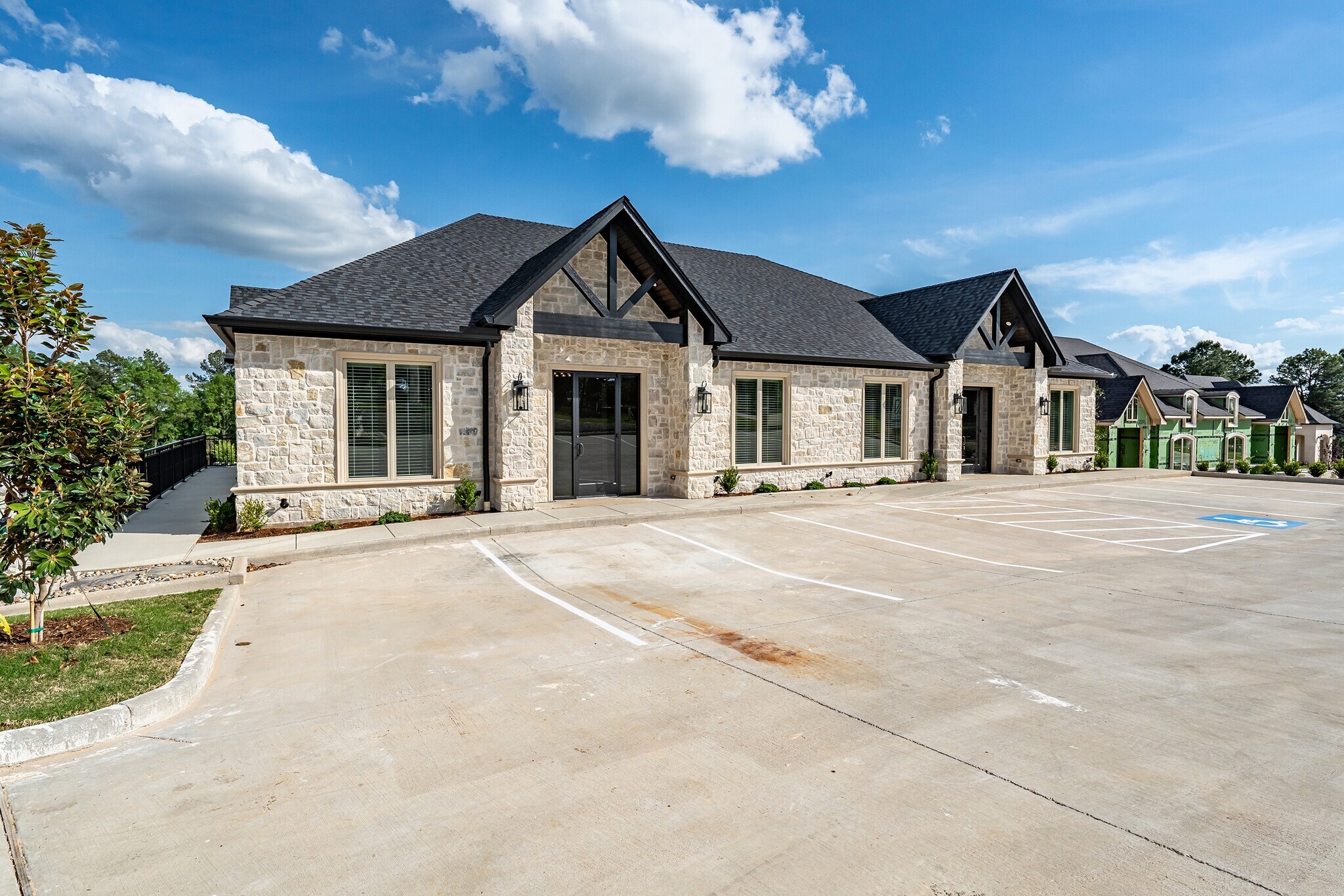 7196 Crosswater Ave, Tyler, TX à louer Photo principale- Image 1 de 18