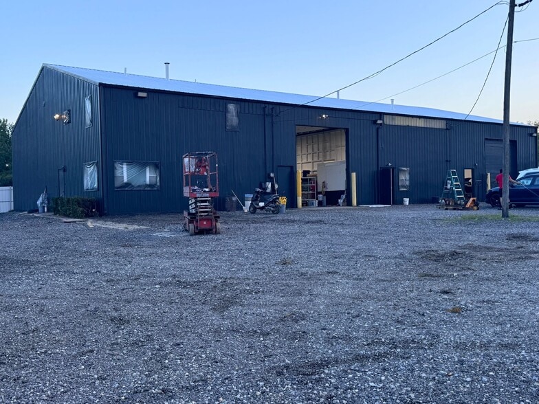 3236 Rennie Smith Dr, Chicago Heights, IL for lease - Building Photo - Image 2 of 8