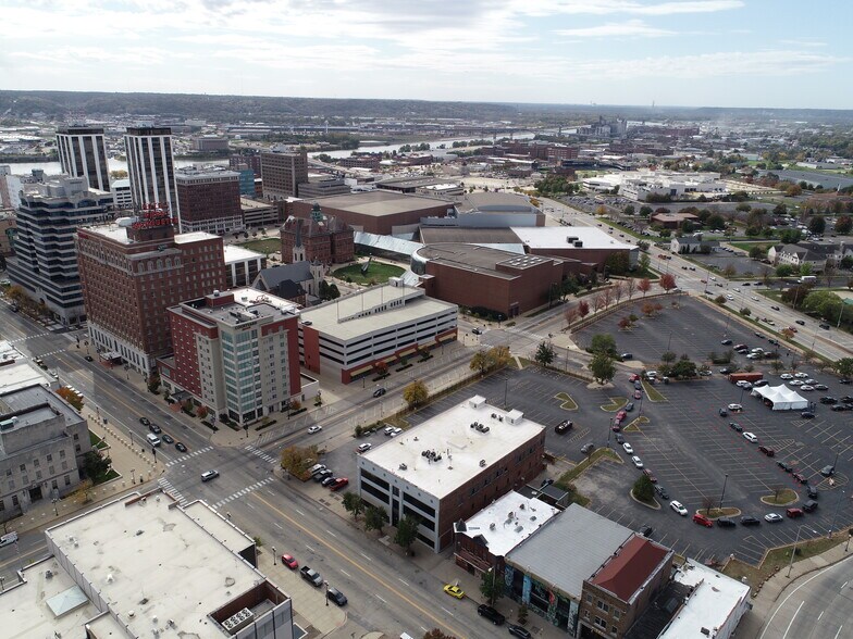 607 Main St, Peoria, IL for sale - Aerial - Image 3 of 4