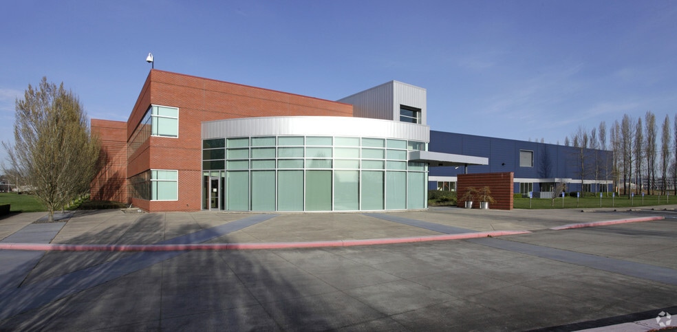 8135 NE Evergreen Pky, Hillsboro, OR à louer - Photo du bâtiment - Image 2 de 11