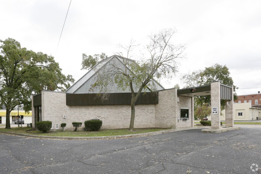 200 N Main St, Three Rivers, MI à vendre - Photo du bâtiment - Image 2 de 19