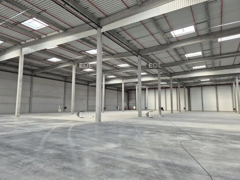 4 Rue Du Besnard, Pléchâtel for lease - Interior Photo - Image 2 of 7