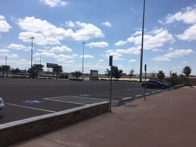 2302 NE Bob Bullock Loop, Laredo, TX à louer - Autre - Image 2 de 11