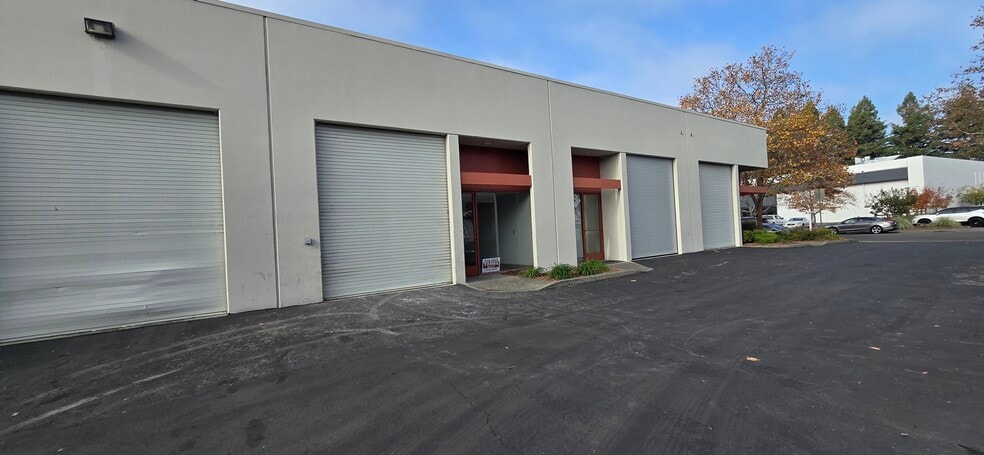 1814 Empire Industrial Ct, Santa Rosa, CA for sale - Building Photo - Image 3 of 23
