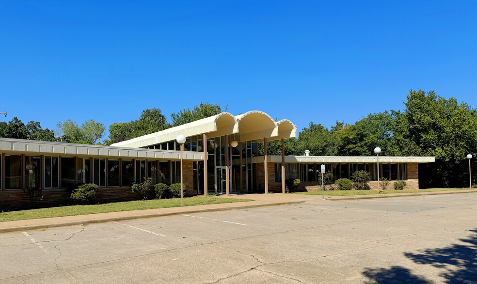 301 NW 36th St, Oklahoma City, OK for lease - Building Photo - Image 2 of 15