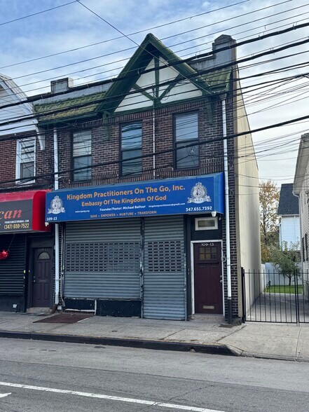 Farmers Blvd Mix Use Package portefeuille de 3 propriétés à vendre sur LoopNet.ca - Photo du bâtiment - Image 3 de 8