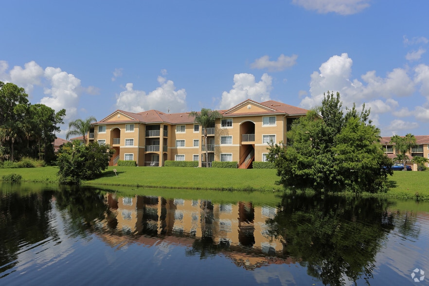 3817 NW Mediterranean Ln, Jensen Beach, FL for sale - Building Photo - Image 3 of 21