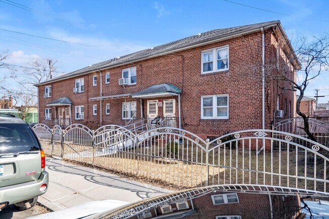 Plus de détails pour 18705-18721 Baisley Blvd, Jamaica, NY - Multi-résidentiel à vendre