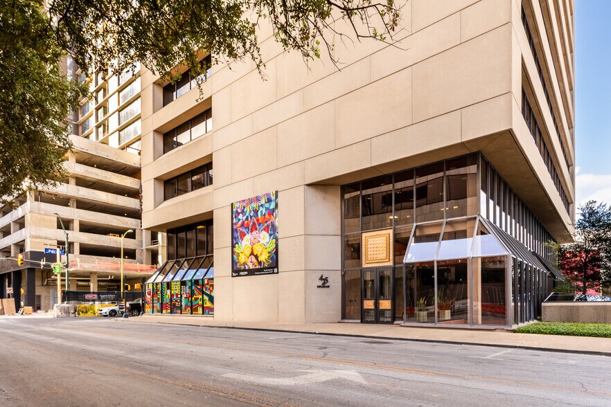 425 Soledad St, San Antonio, TX à louer - Photo du bâtiment - Image 3 de 13
