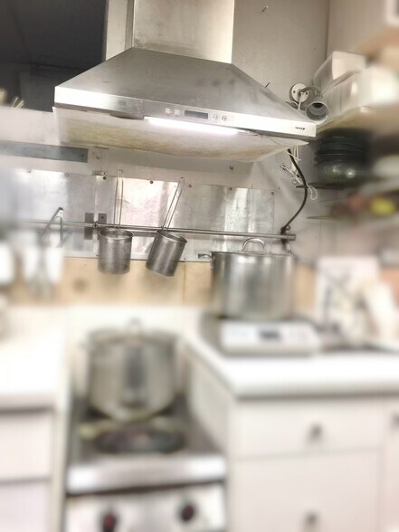 4611 Kingsway, Burnaby, BC à louer - Photo du bâtiment - Image 3 de 14