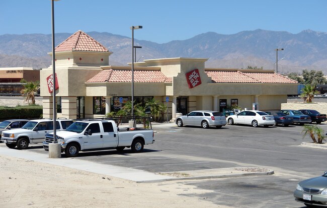 Plus de détails pour 72955 Varner Rd, Thousand Palms, CA - Commerce de détail à louer