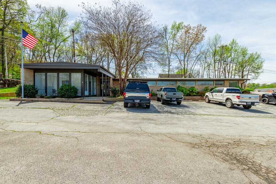 300 Ashland Ter, Chattanooga, TN à louer - Photo du bâtiment - Image 2 de 14