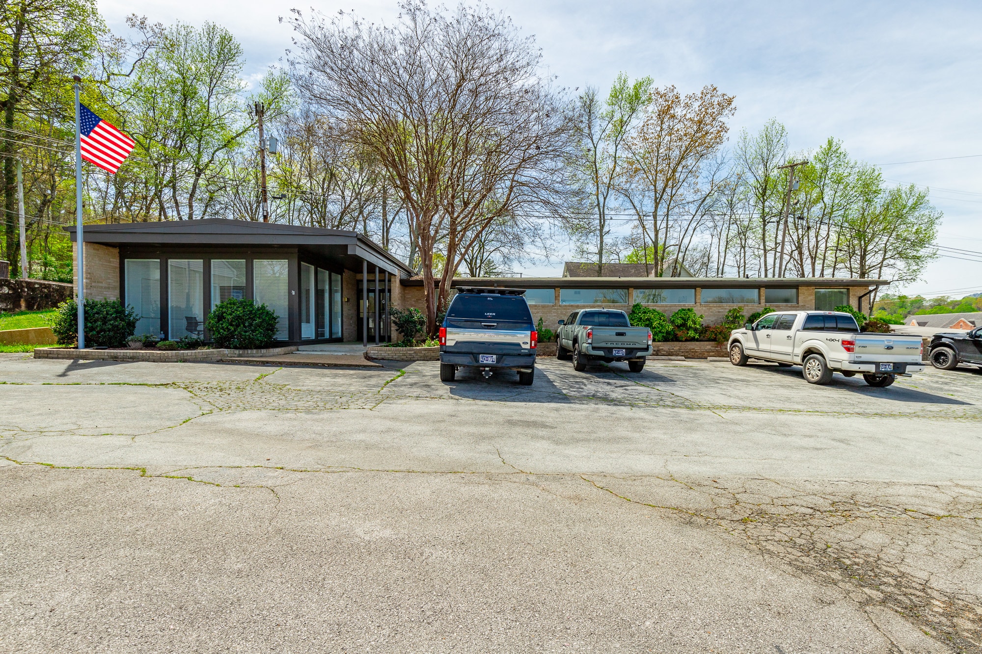 300 Ashland Ter, Chattanooga, TN for lease Building Photo- Image 1 of 15