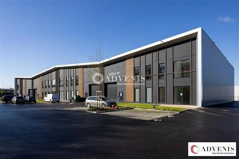 Industrial in Neuville-en-Ferrain for lease Building Photo- Image 1 of 8