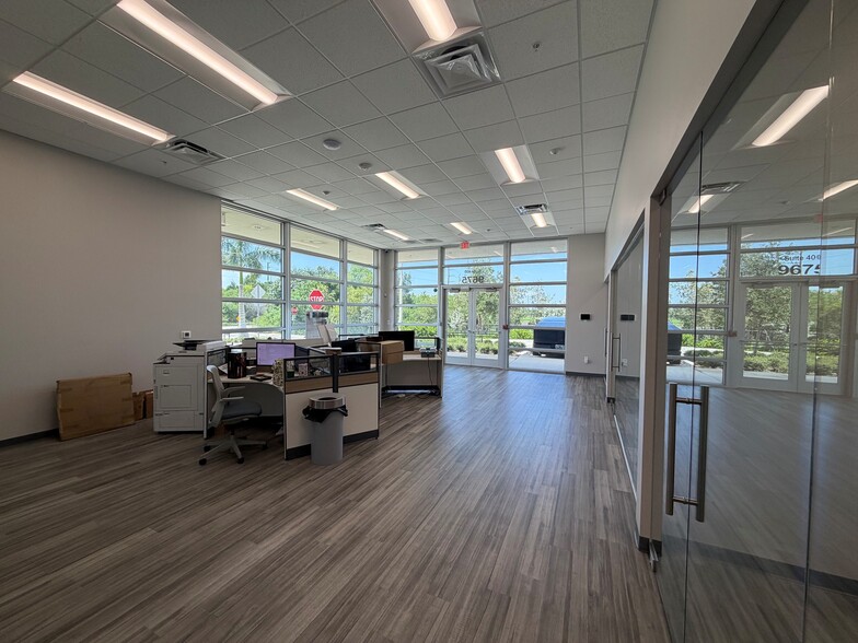 9675 NW 174th St, Hialeah, FL for lease - Building Photo - Image 3 of 10