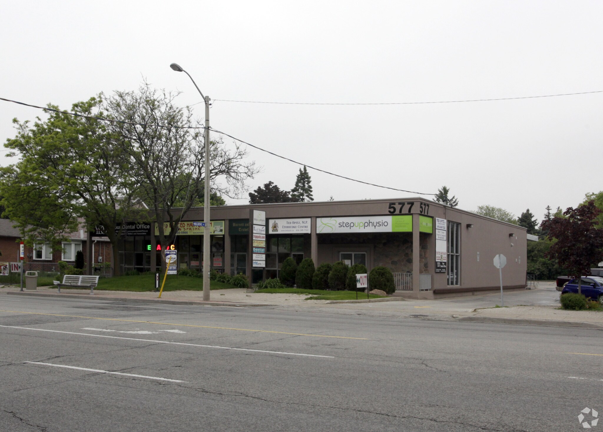 577 Burnhamthorpe Rd, Toronto, ON à vendre Photo principale- Image 1 de 1