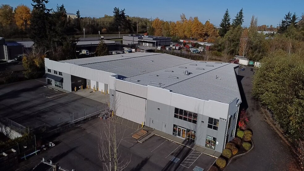 10910 Holly Dr, Everett, WA à louer - Photo du bâtiment - Image 2 de 6