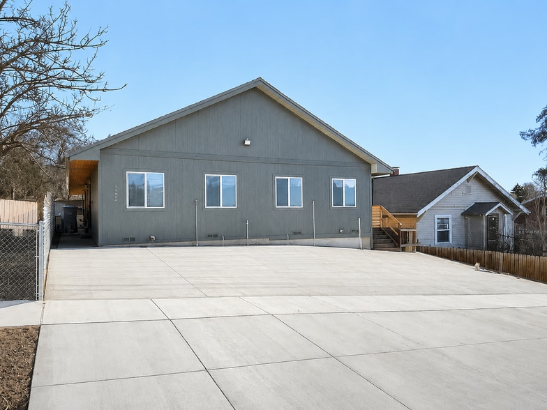 1433 Lakeview Ave, Klamath Falls, OR for sale - Building Photo - Image 2 of 7
