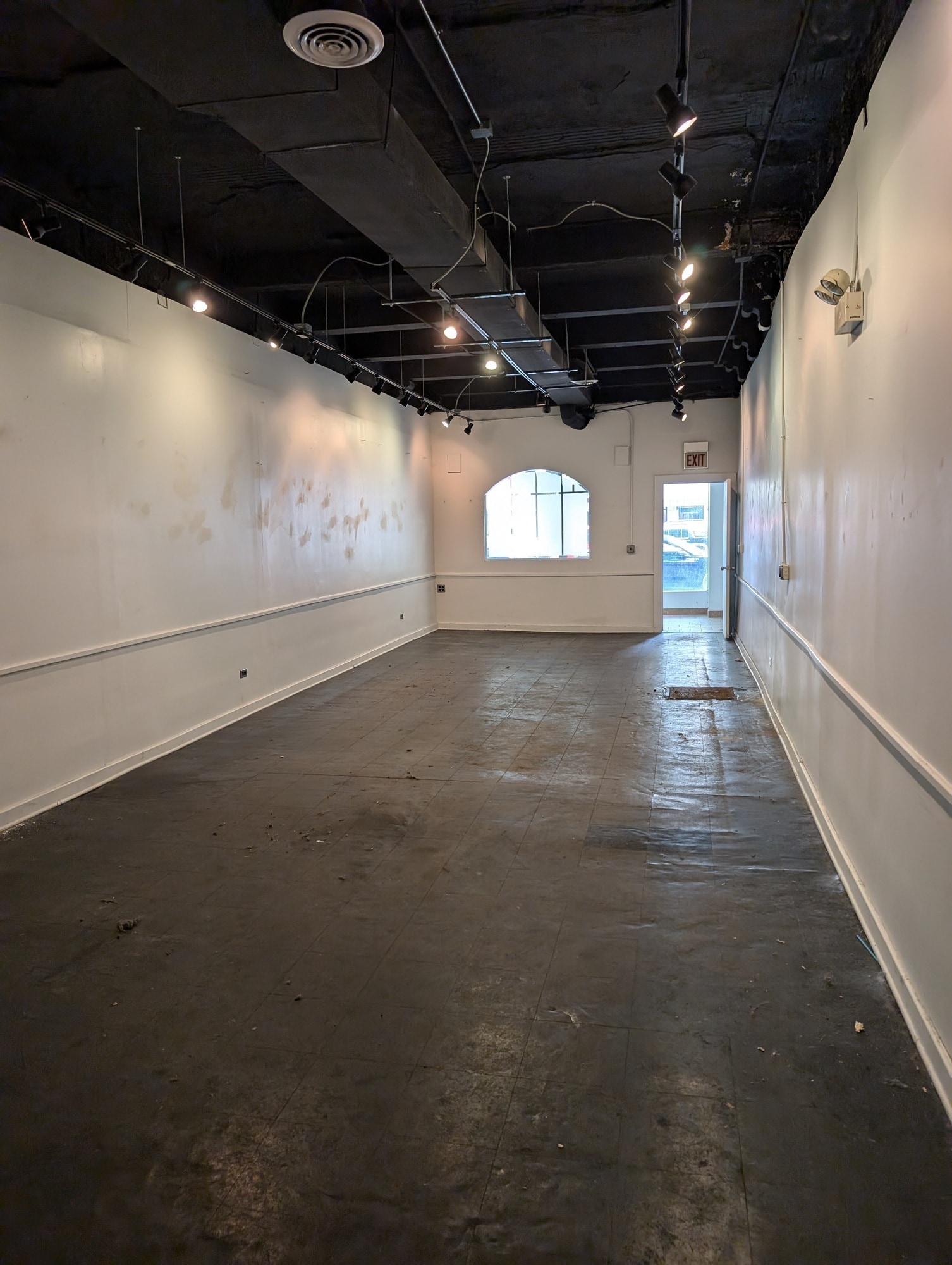 4138 N Sheridan Rd, Chicago, IL for lease Interior Photo- Image 1 of 3