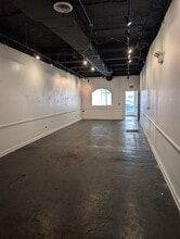 4138 N Sheridan Rd, Chicago, IL for lease Interior Photo- Image 1 of 3