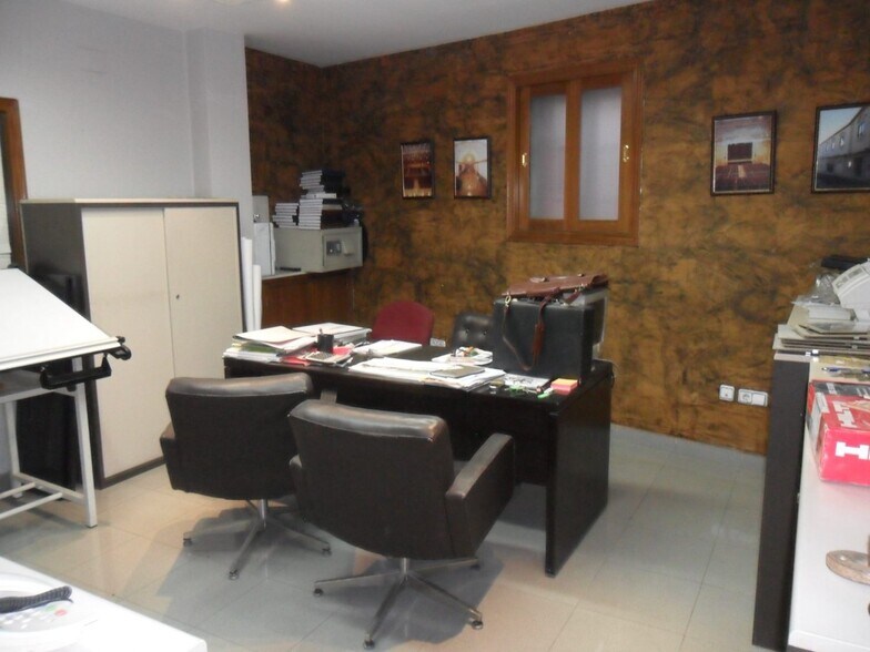 Commerce de détail dans Cáceres, Cáceres à vendre - Photo du bâtiment - Image 3 de 9