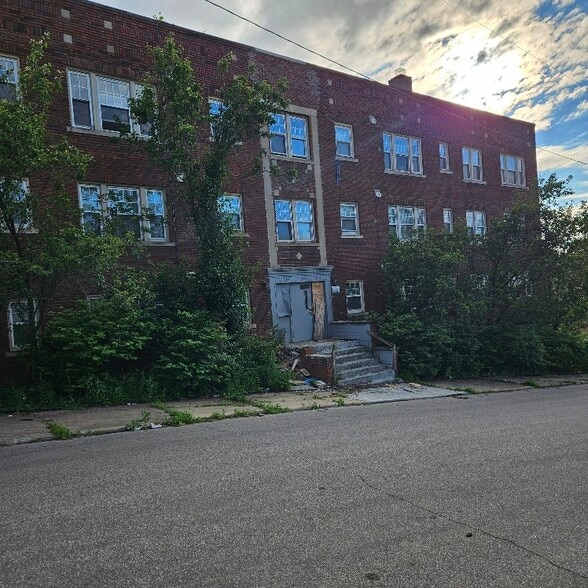 1832 Willowhurst Rd, Cleveland, OH for sale - Building Photo - Image 3 of 25
