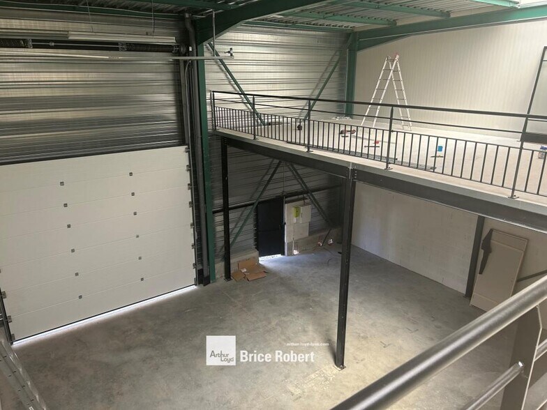 167 Rue De Guénas, Millery for lease - Building Photo - Image 2 of 4