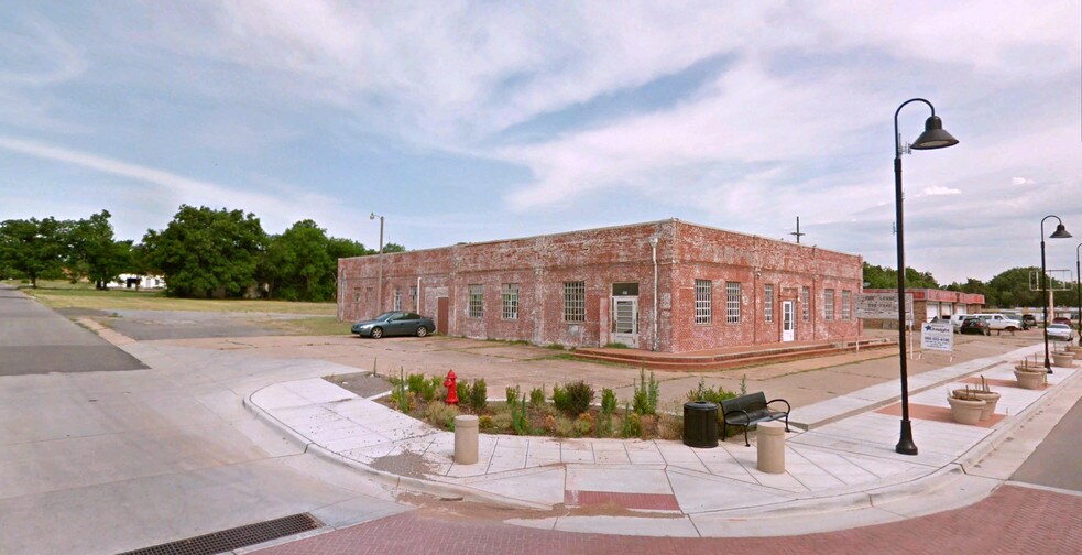 201 NW Dearborn Ave, Lawton, OK à louer - Photo du bâtiment - Image 3 de 5