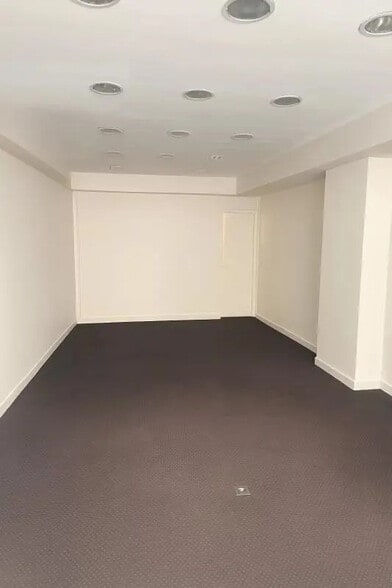 22 Rue Croix Des Petits Champs, Paris for lease - Interior Photo - Image 3 of 3