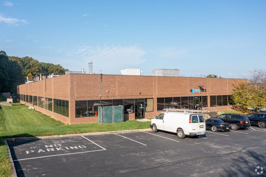 5110 Campus Dr, Plymouth Meeting, PA for lease - Building Photo - Image 1 of 7