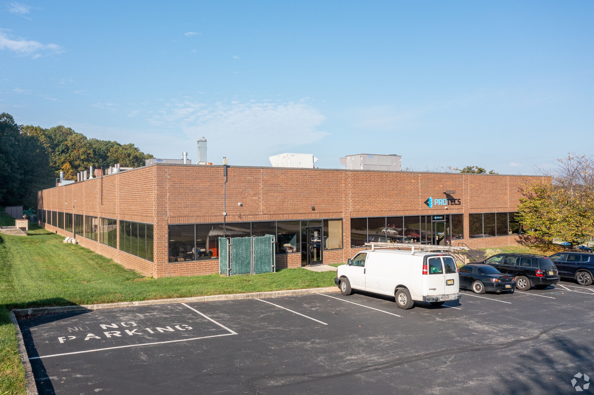 5110 Campus Dr, Plymouth Meeting, PA à louer Photo du bâtiment- Image 1 de 8