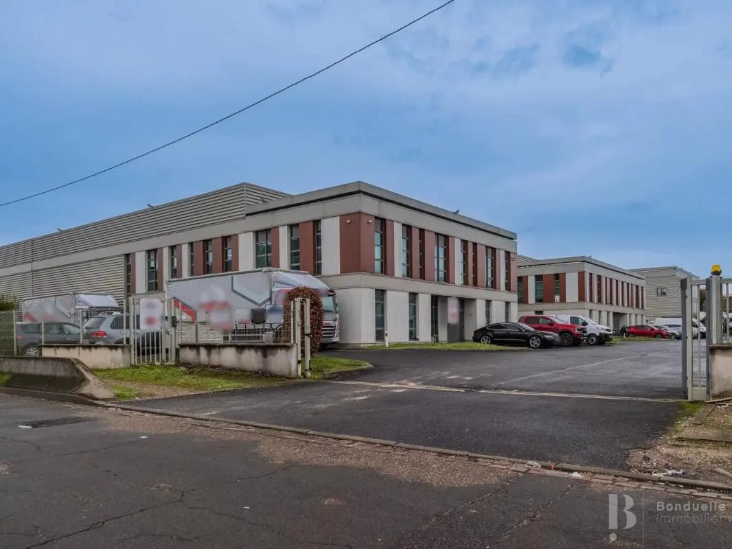 Industrial in Le Blanc-Mesnil for lease Building Photo- Image 1 of 8
