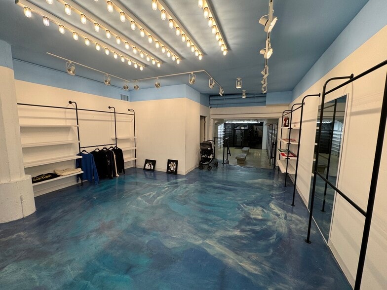 7519-7521 Melrose Ave, Los Angeles, CA for lease - Building Photo - Image 2 of 14