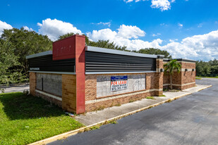 Freestanding Building near I-95 - Restaurant avec service au volant